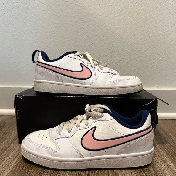 Nike Court Borough Low White Kids Sneakers 6.5Y - Picture 1 of 8